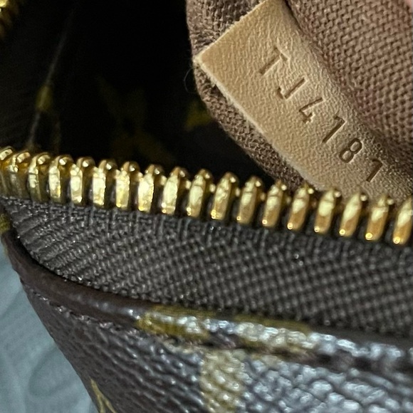 Louis Vuitton Monogram Canvas Delightful Zip Shoulder Bag - Picture 10 of 14